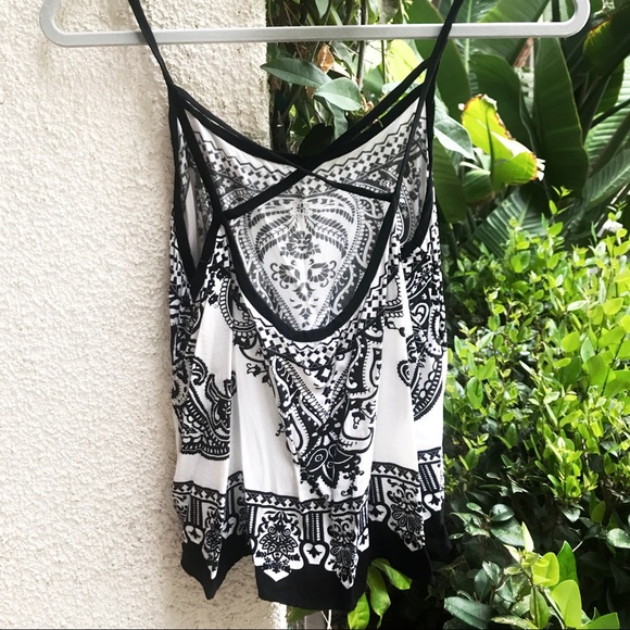 Black and White Flowy Tank Top - Picture 2 of 8